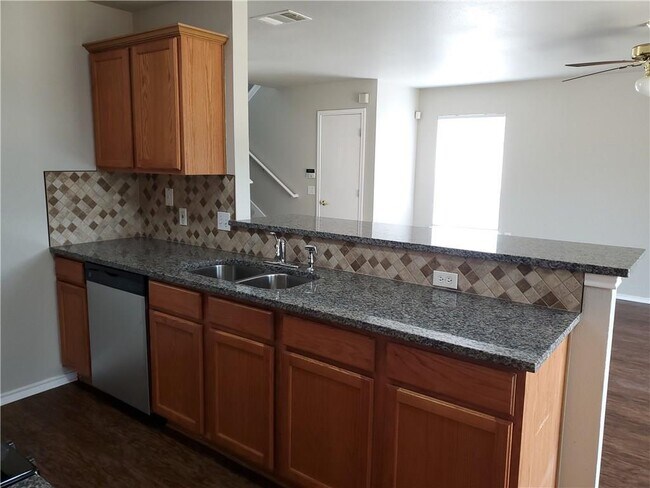 Foto del edificio - 11412 James Haller Dr