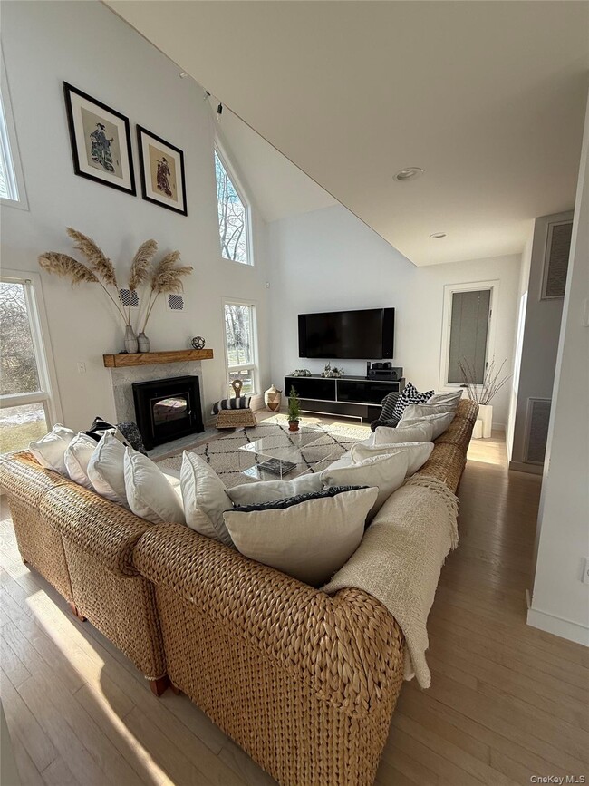 Foto del edificio - 845 Budds Pond Rd