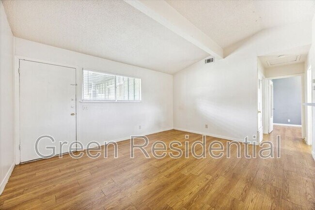 Building Photo - 411 W St Johns Ave