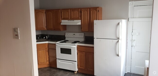 Building Photo - 117 Fellsway W