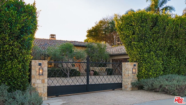 Foto del edificio - 24650 Blue Dane Ln