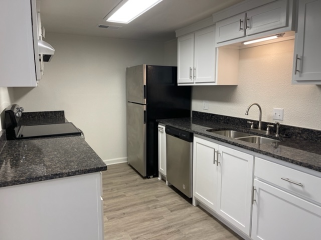 Kitchen - 1505 W Pearl St