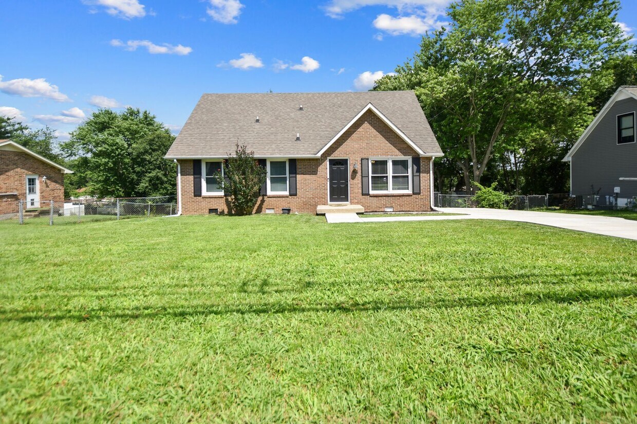 Primary Photo - Pet Friendly Four Bedroom!