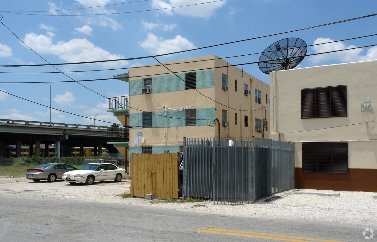 Building Photo - 1348 NW 1 Ave