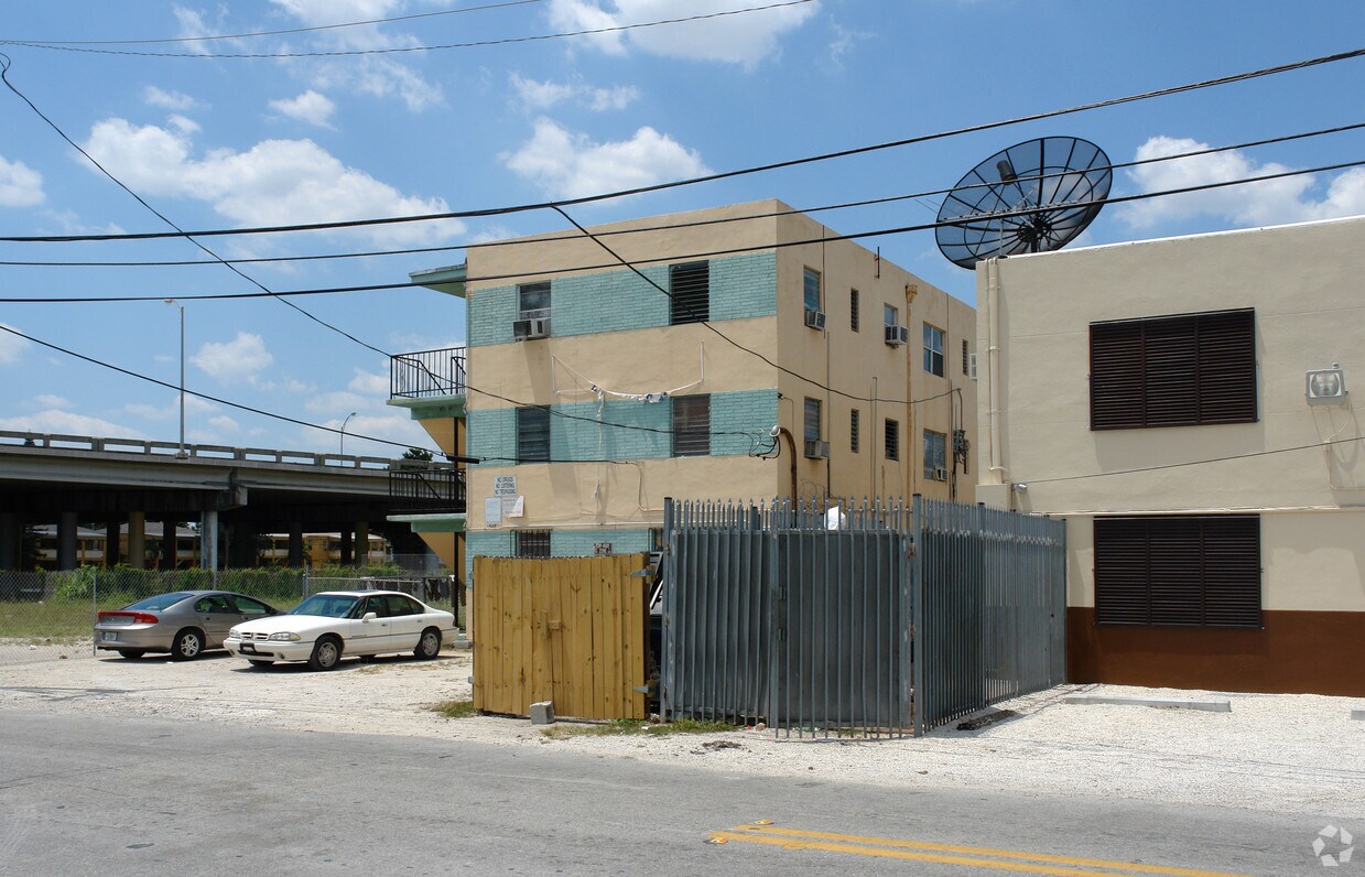 Foto del edificio - 1348 NW 1 Ave