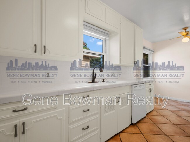 Foto del edificio - 6129 Pembroke Dr