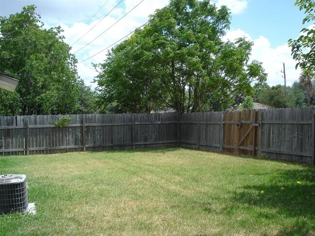 Building Photo - 4346 Kinloch Dr