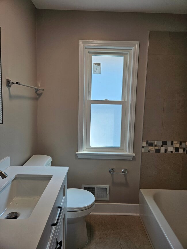 Building Photo - 2733 Indian Boundary Rd