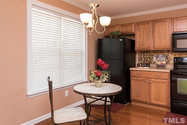Foto del edificio - Charming Edgewater Townhome with Scenic Views