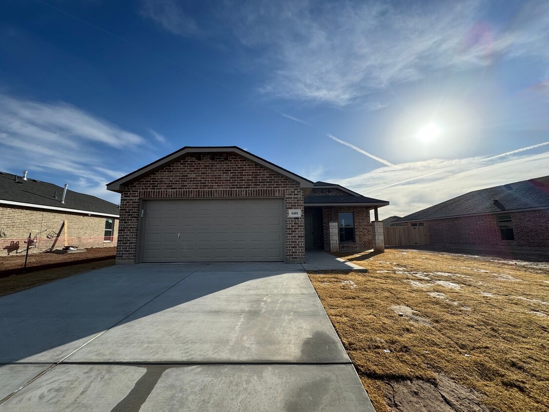 Foto principal - Brand New Construction 3/2/2 2024 1/2 off ...