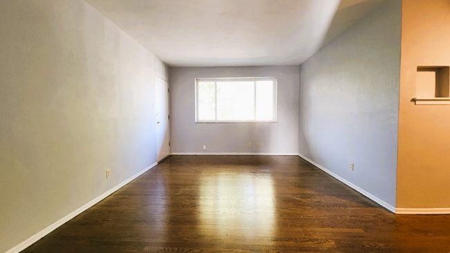 Foto del edificio - 7874 Big Bend Blvd