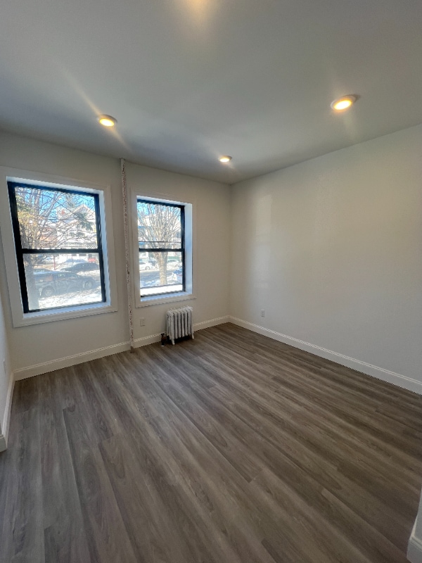 Building Photo - 559 Broadway