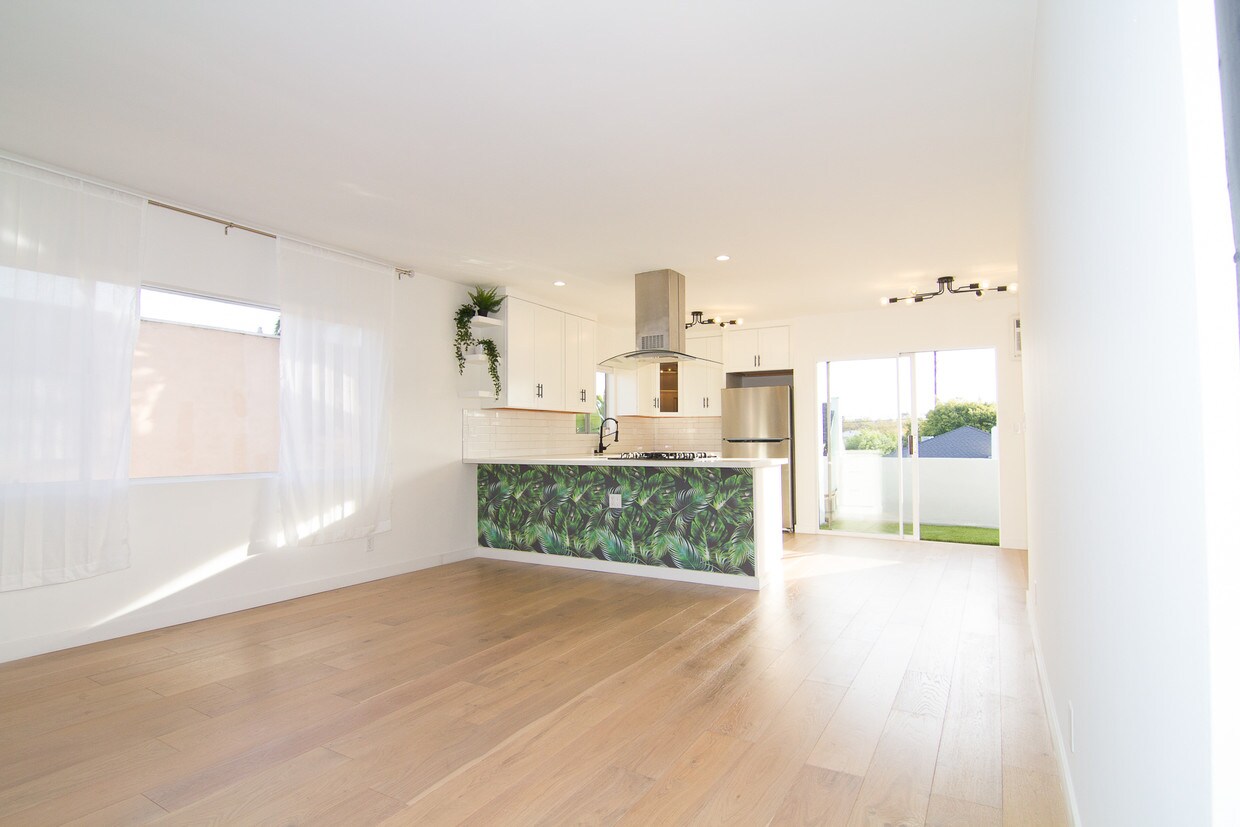 Foto principal - 3666 Greenfield Ave