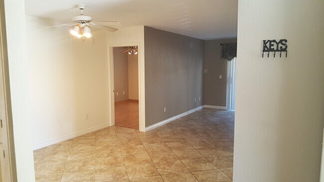 Foto del edificio - Three Bedroom Southwest Condo, Tile, Ground Floor