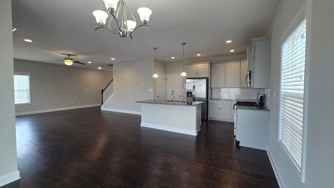 Building Photo - 5317 Debut Ave