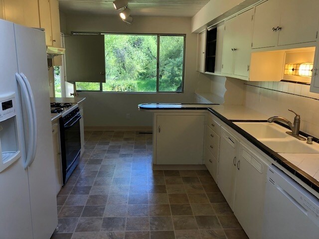 Foto del edificio - 51 W. Garzas Rd.