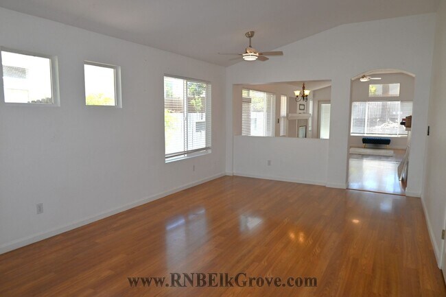 Foto del edificio - Resident Benefit Package Property