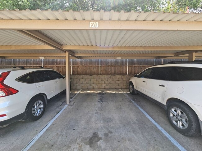 Building Photo - PARK LANE TOWNHOMES!