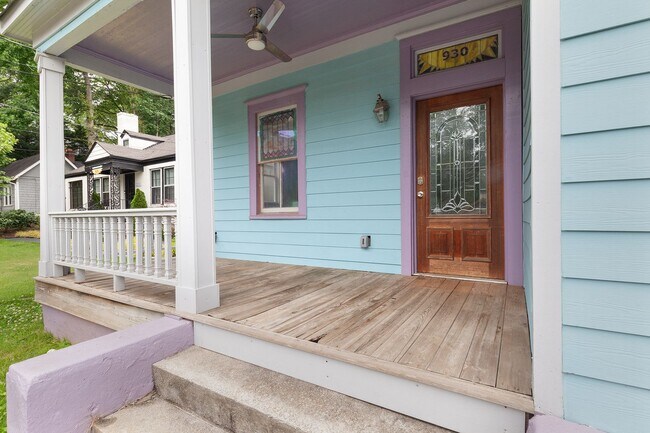 Building Photo - Spacious 6bd/3ba in Grant Park w/ Large Fenced in Backyard & Steps From the Park!