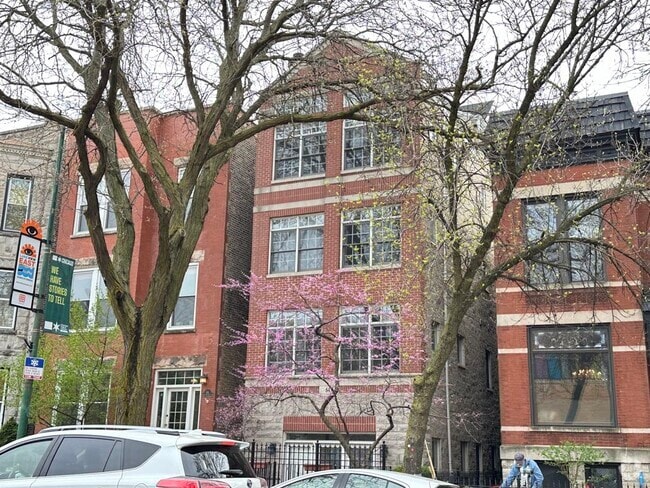 Building Photo - 643 W Belmont Ave