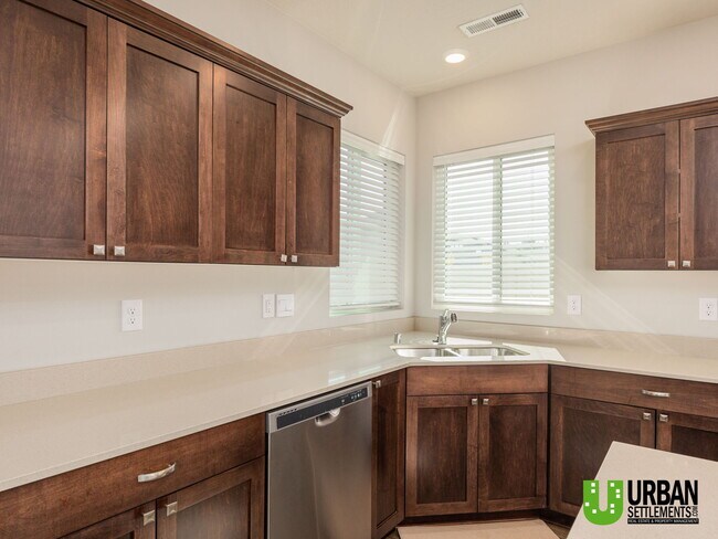 Foto del edificio - 5803 W Jamestown Ln