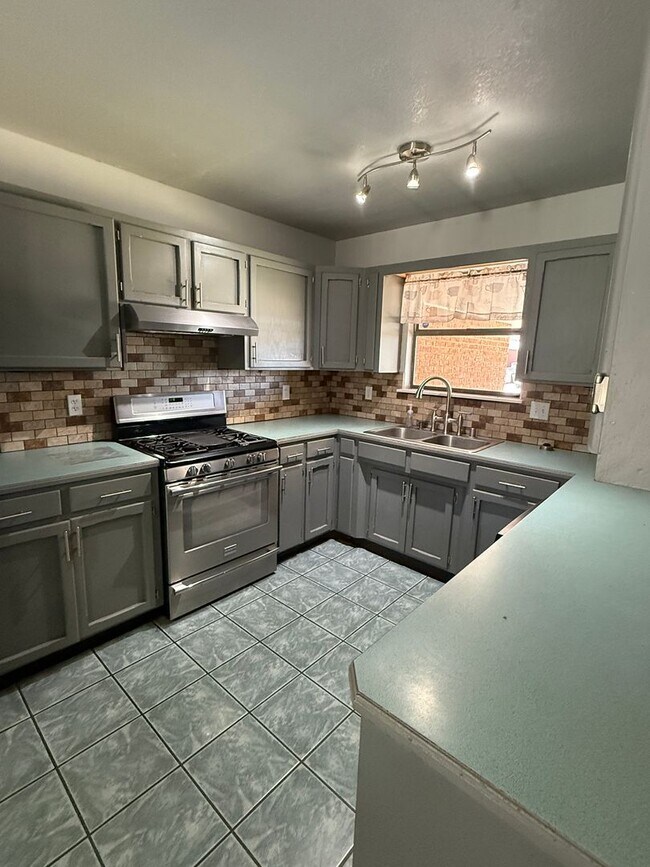 Foto del edificio - Delightful Home in a delightful and popular area.