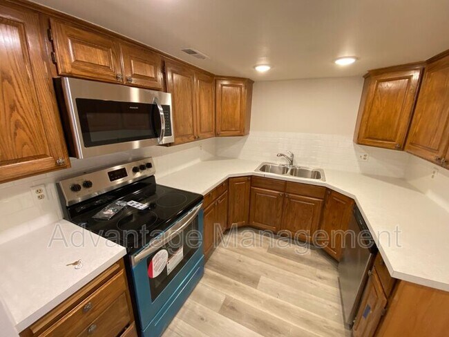 Foto del edificio - 2244 N Canyon Rd