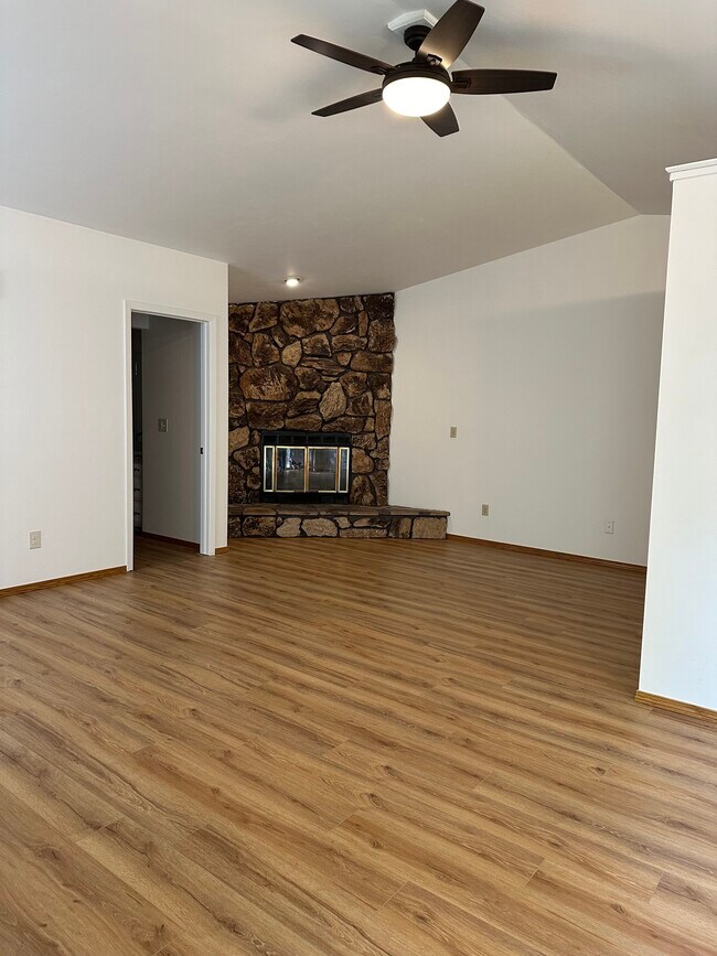 Foto del edificio - 1830 Tamarack St
