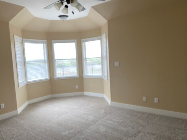 Foto del edificio - Spacious 3-Bedroom Home for Lease in the h...