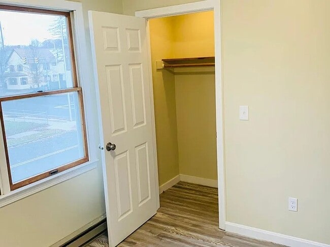 Building Photo - Spacious 2-Bedroom Apartment in Chicopee