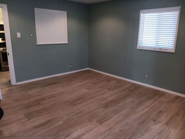 Building Photo - 2632 Valencia Dr NE