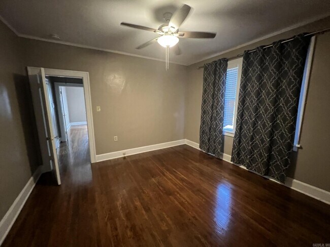 Foto del edificio - 306 N Elm St