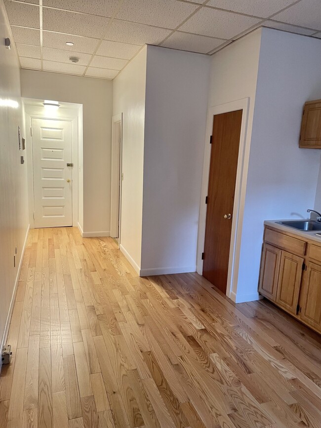Building Photo - 1079 Beacon St
