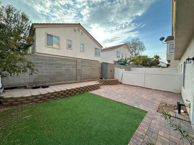 Foto del edificio - 2562 Land Rush Dr