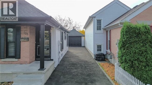 Building Photo - 133 Wake Robin Dr