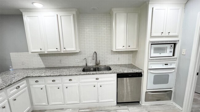 Foto del edificio - 803 Glen Hollow Dr