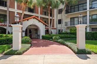 Building Photo - 104 S Interlachen Ave
