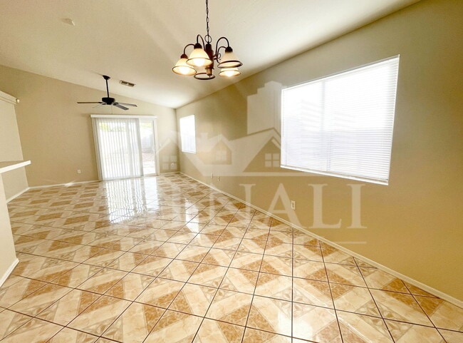 Foto del edificio - 8930 W Catalina Dr