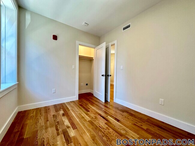 Foto del edificio - 64 N Margin St