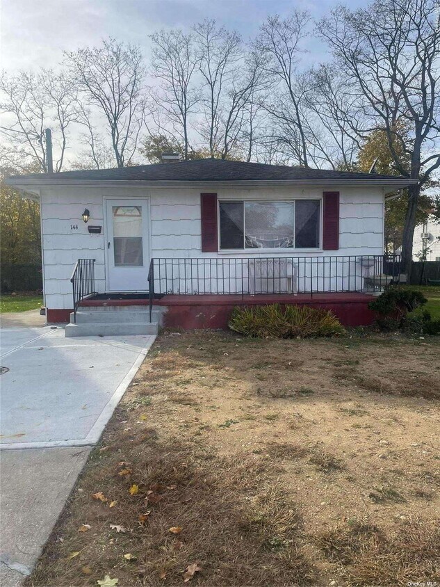 144 N 22nd St, Wheatley Heights, NY 11798 House Rental in Wheatley