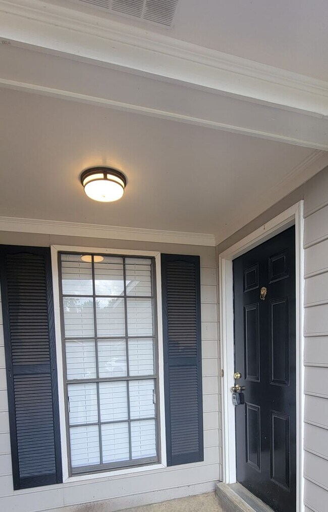 Foto del edificio - Adorable 2-Bedroom, 2-Bath Townhome Near A...