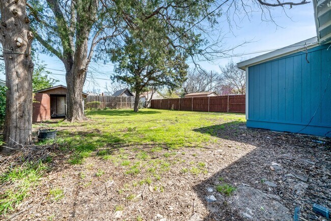 Building Photo - 612 Martinique Ave