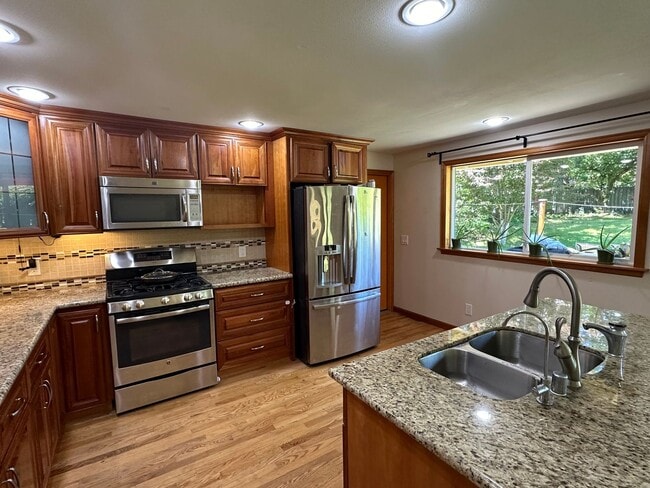 Building Photo - Bellevue Home
