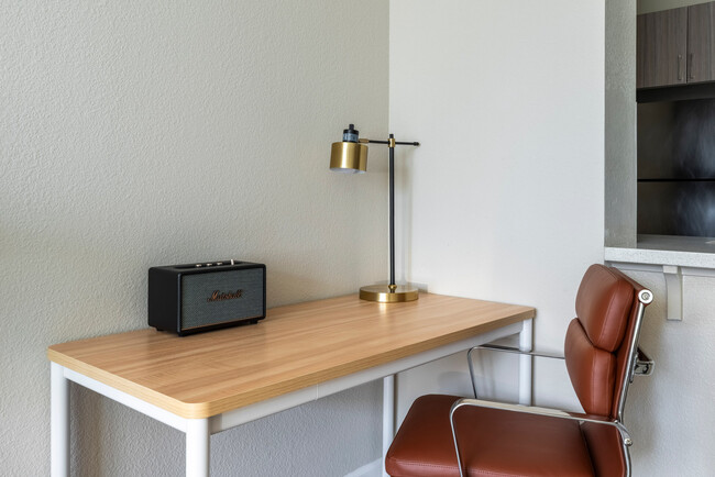 Building Photo - 5684 Bay St