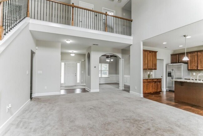 Building Photo - 250 Tapestry Dr