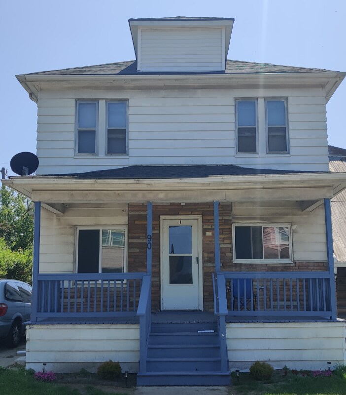 Primary Photo - 90 Oak St