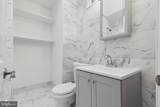 Foto del edificio - 1974 73rd Ave