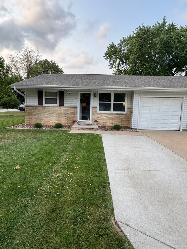 Building Photo - 2955 Jauquet Dr