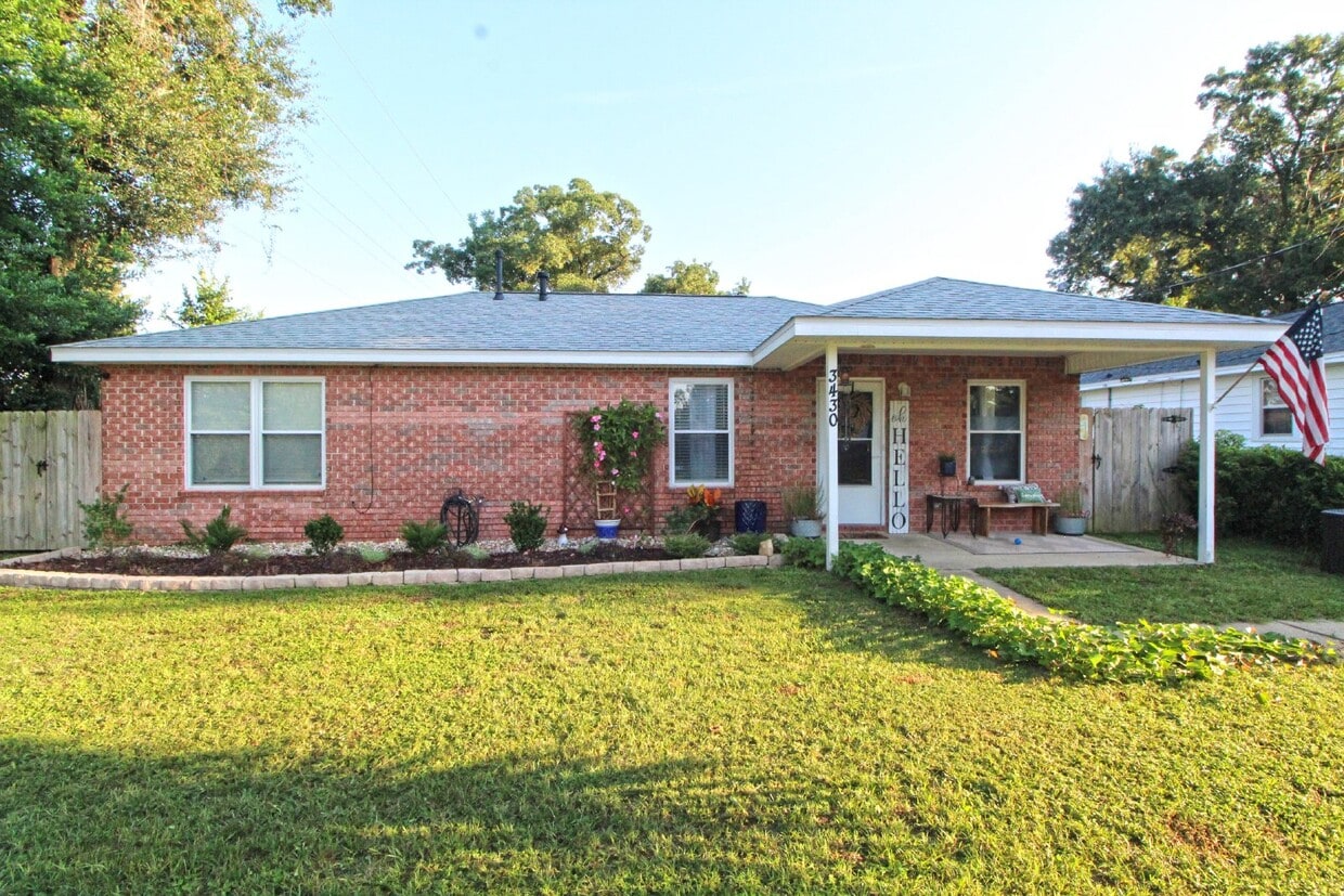 Primary Photo - Updated 2BR Home Near Downtown Pensacola –...