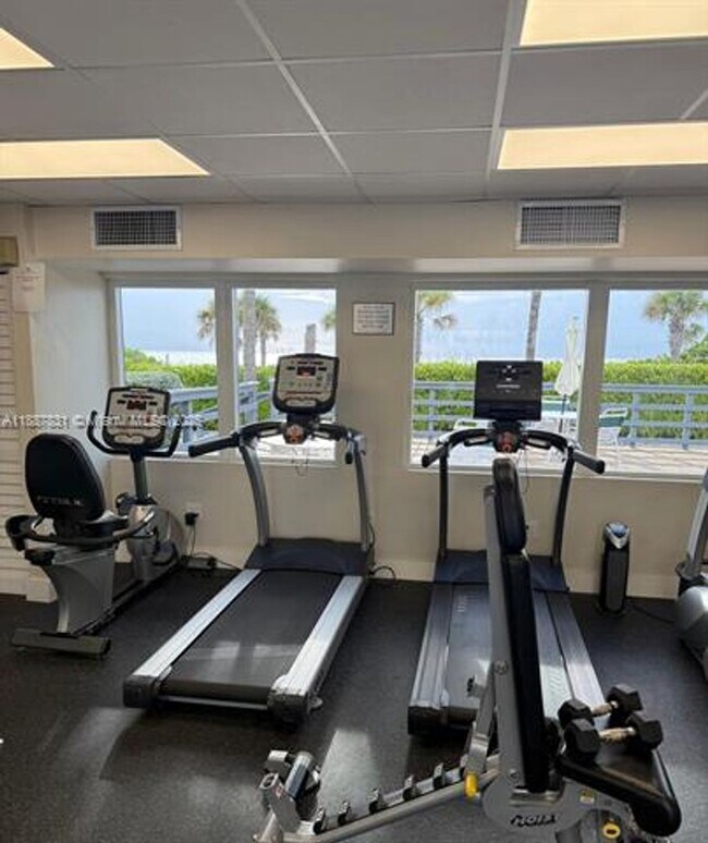 Foto del edificio - 5005 Collins Ave